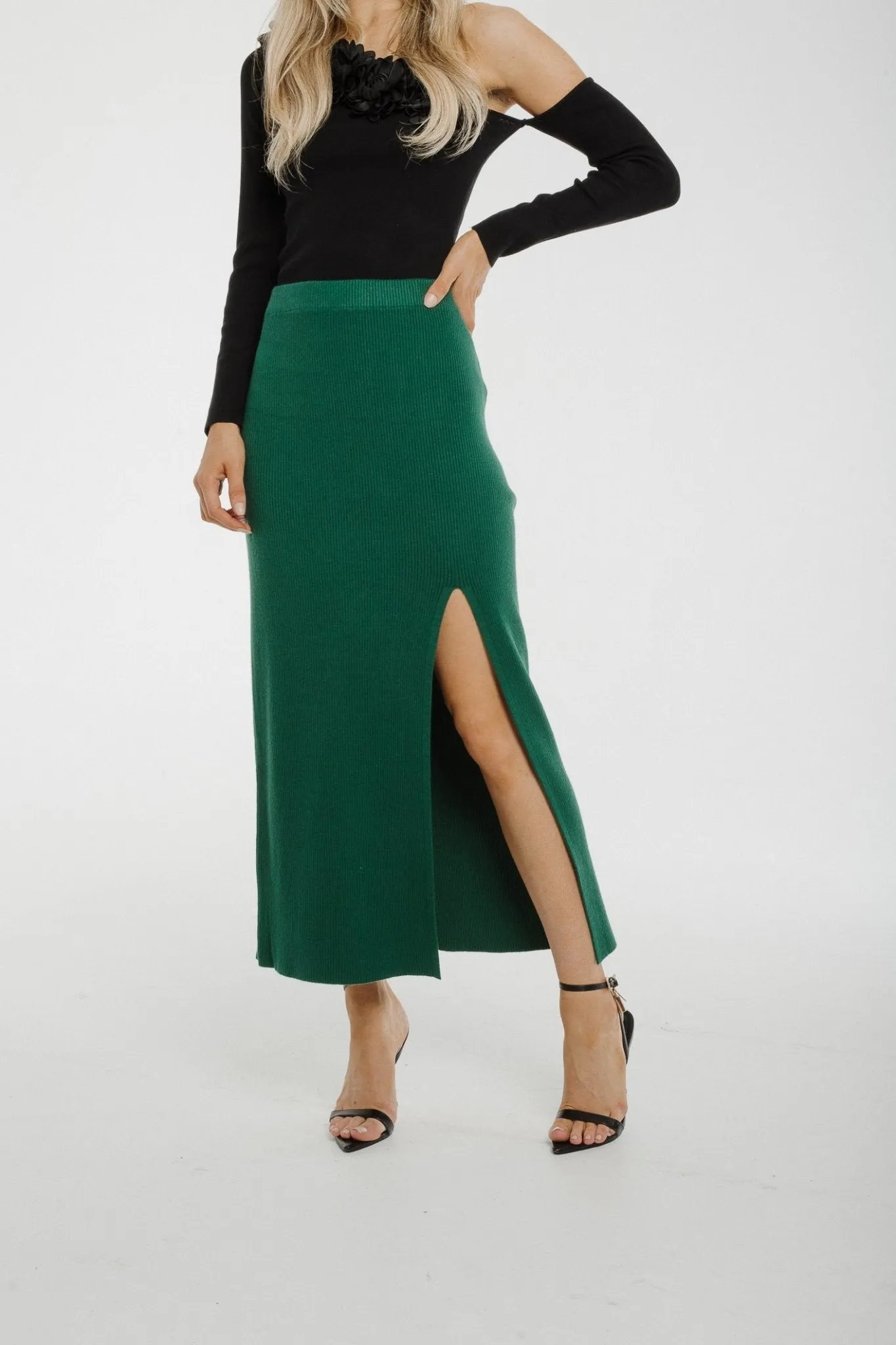 Caitlyn Ribbed Knit Midi Skirt In Green