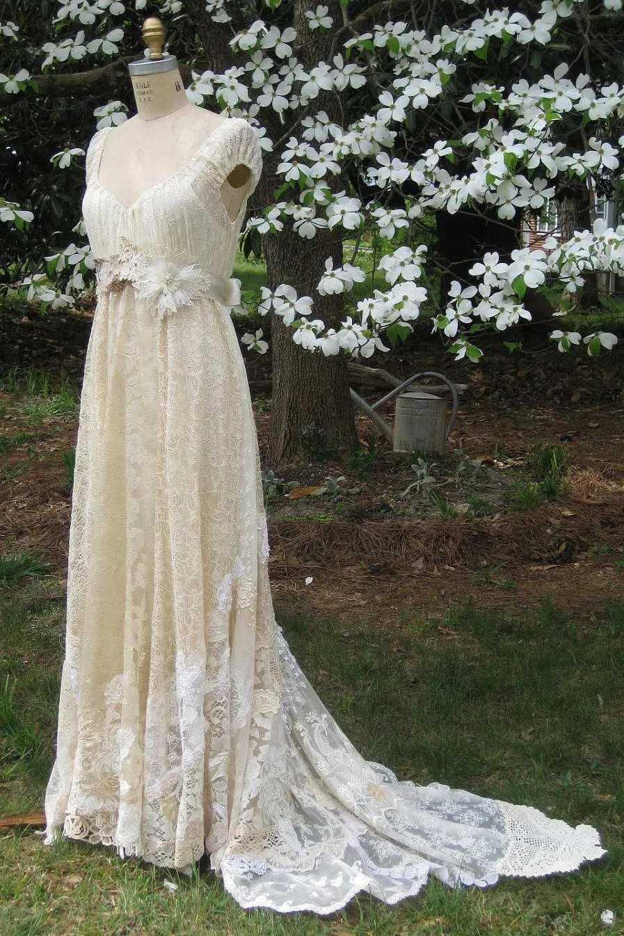 Cap-Sleeve Deep-V-Neck Vintage Lace Wedding Dress With Flower And Sweep Train-714972