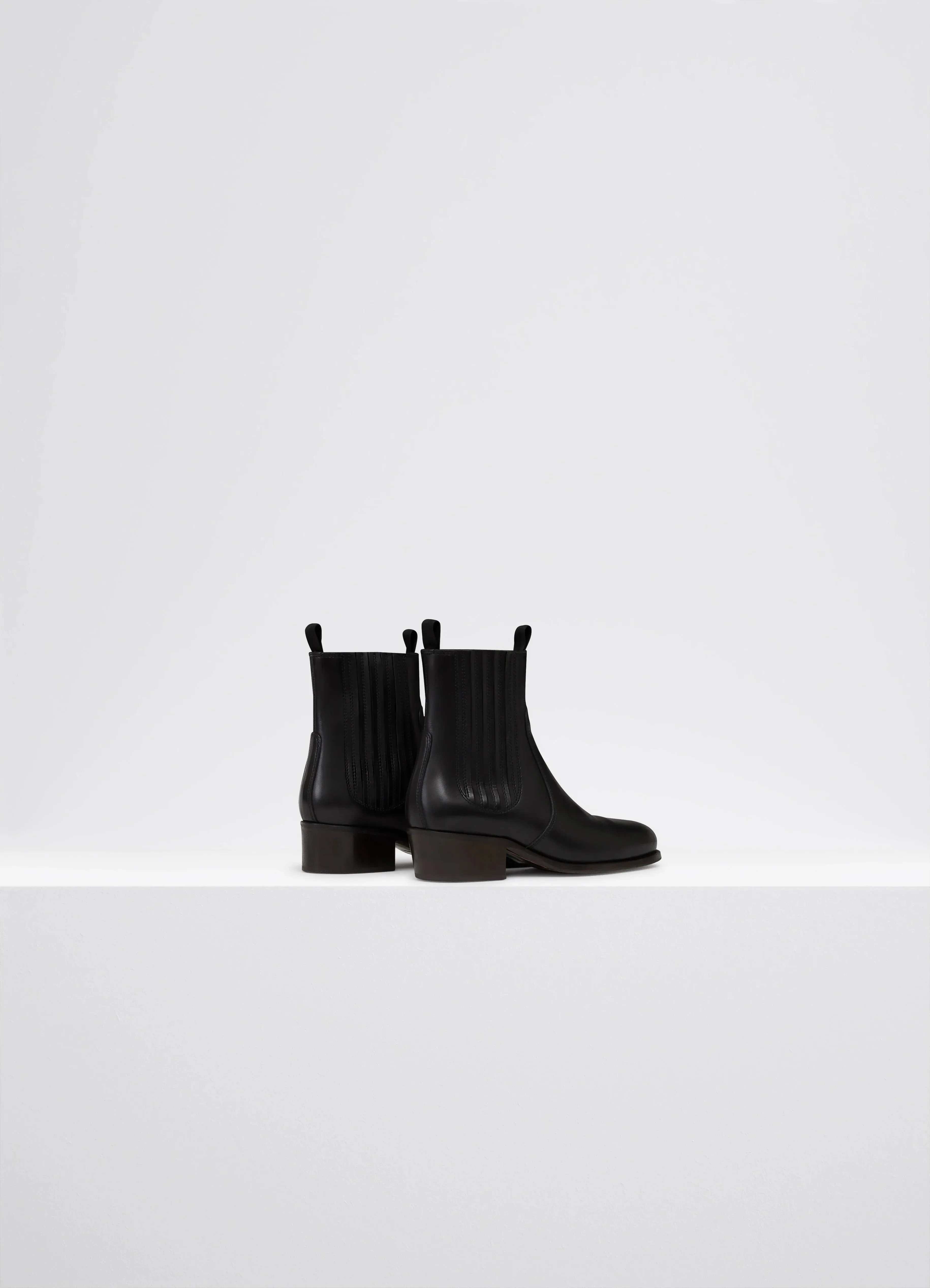 CHELSEA BOOTS