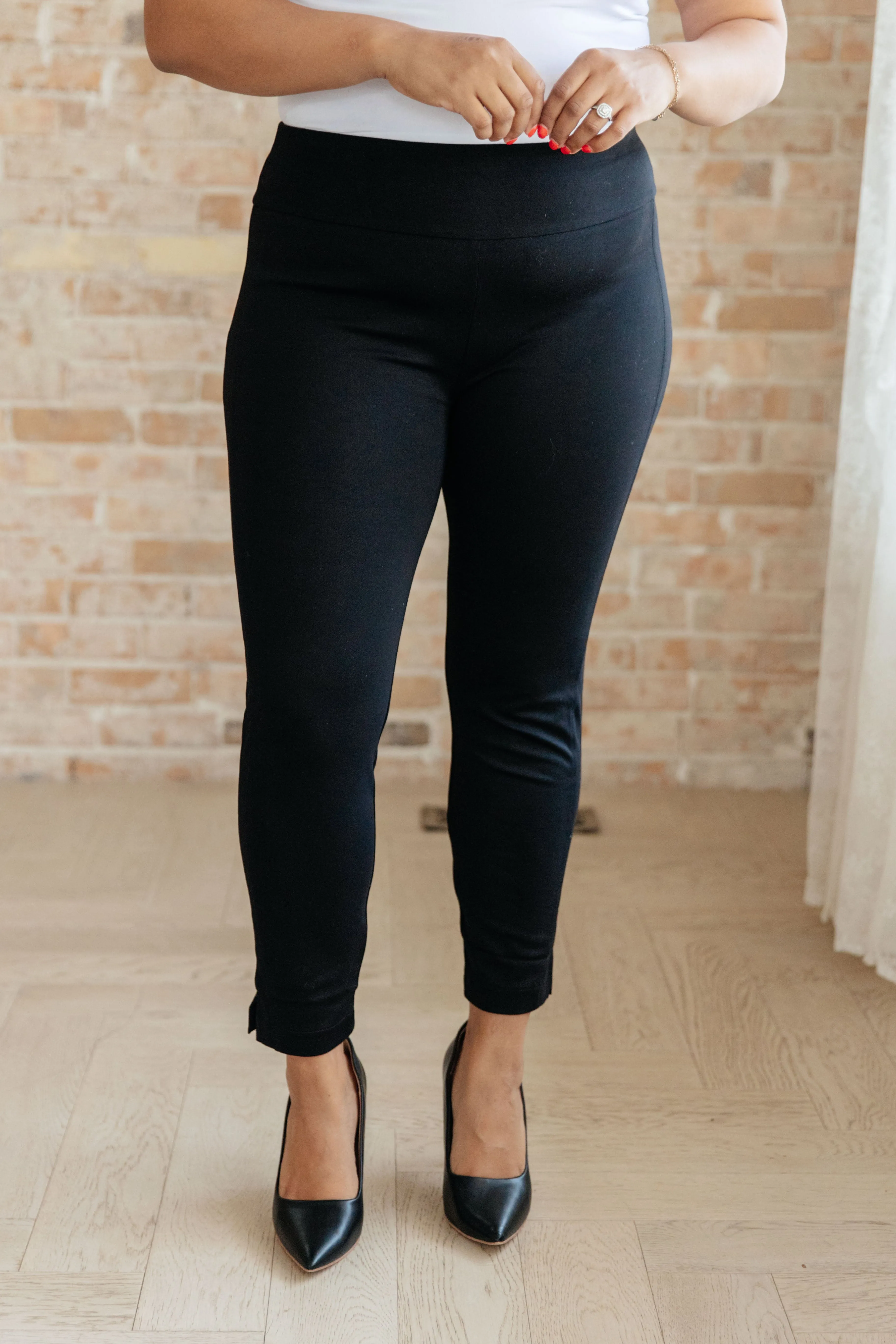 Magic Ankle Crop Skinny Pants in Black